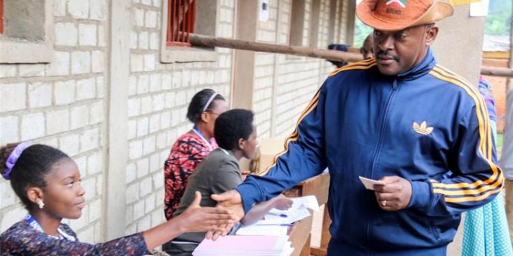 Burundi backs new constitution extending presidential term limits