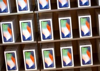 Apple to Embrace iPhone X Design With New Colors, Bigger Screens