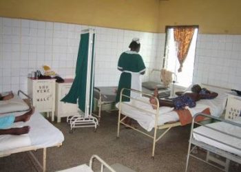 Man sneaks into a hospital ward to make love with his sick wife