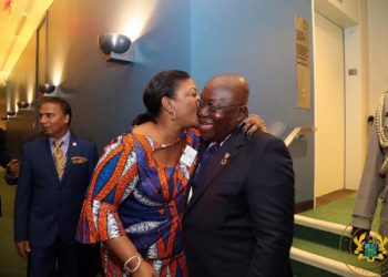 Isn’t my wife beautiful? – Nana Addo asks traders in Kumasi