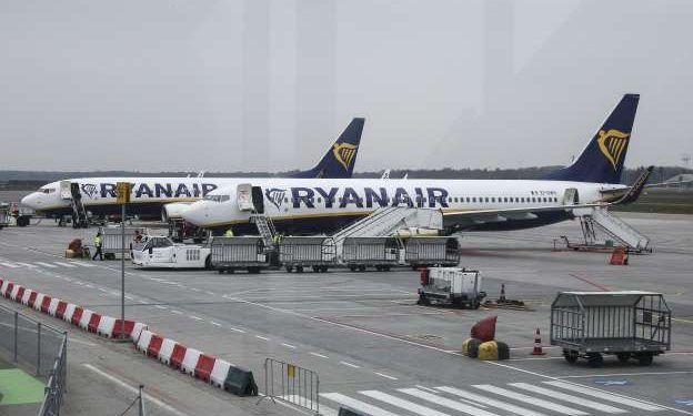 Man arrested in Dublin Airport for trying to chase plane