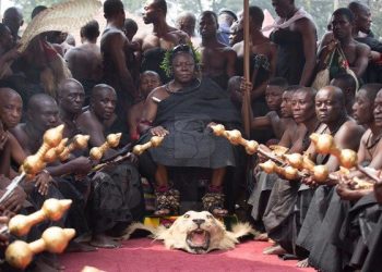 Asantehene mourns his Abusuapanin and two other family members