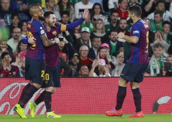 Rival fans cheer as brilliant Messi scores 3 for Barcelona