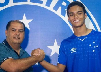 Ronaldinho’s son signs first professional contract