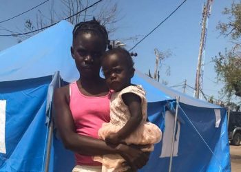 Mozambique flood survivors mourn, with thousands still missing