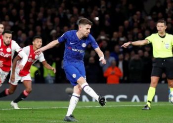 Chelsea fight back to draw with nine-man Ajax in Champions League classic