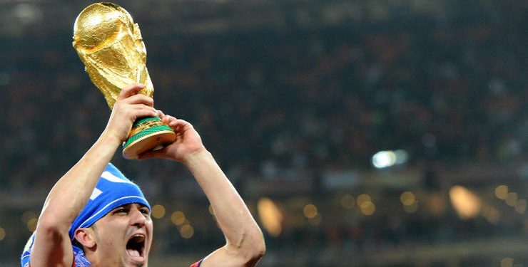 Spain’s record goal-scorer David Villa announces retirement