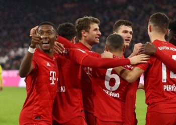 Lewandowski’s scoring run continues as Bayern thrash Dortmund