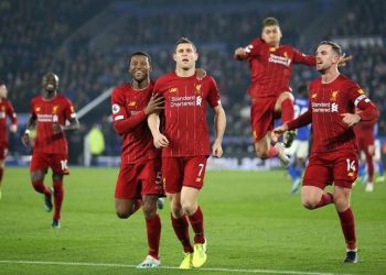Liverpool extend lead in title race after crushing Leicester