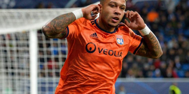 Memphis Depay tweets a photo of Kotoko players