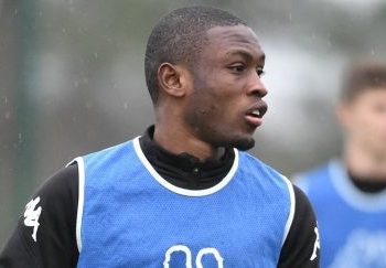 Majeed Waris joins French Ligue 1 side Strasbourg from Portugal’s Porto.