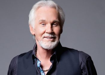 Country music legend Kenny Rogers dies