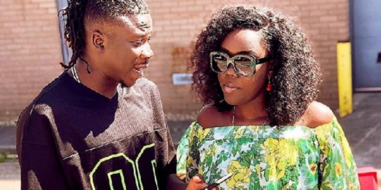 Stonebwoy to self-quarantine, avoid wife and kids for 14-days