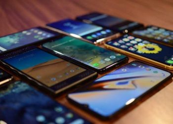 Coronavirus: Smartphone sales collapse amid pandemic