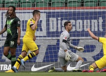 Dortmund win to put pressure on Bayern