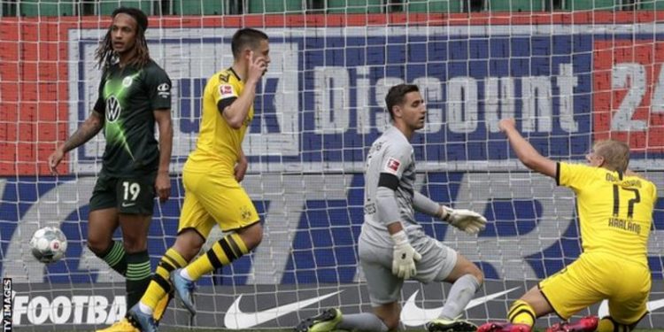 Dortmund win to put pressure on Bayern