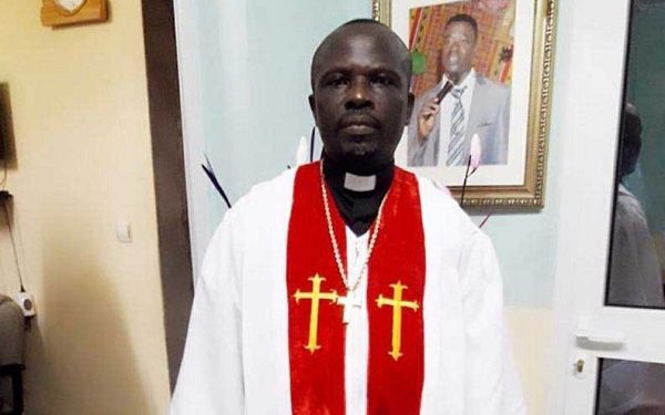 Video of how a pastor prophesied the death of ‘Apraku My Daughter’ surfaces