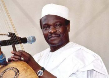 Mory Kanté: African music star dies aged 70