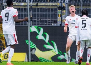 Mainz beat Dortmund