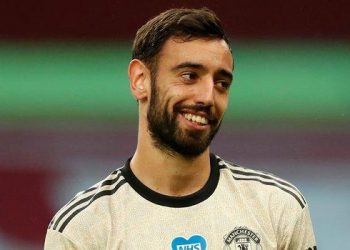 Fernandes inspires United to beat Aston Villa