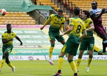 Norwich relegated after being hammered by West Ham