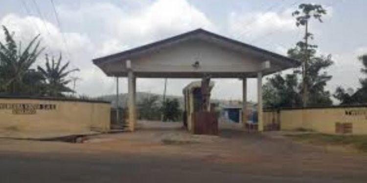 Video: Tweneboa Kodua SHS students demonstrate on campus because their Inte. Science WASSCE paper was difficult