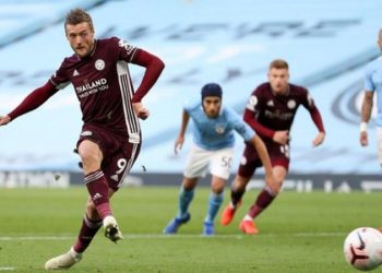 Vardy hits hat-trick as Leicester put five past Man City