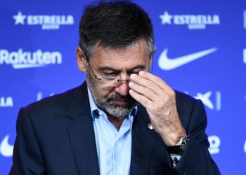 Barcelona president set to face vote of no confidence while Quique Setien sues club