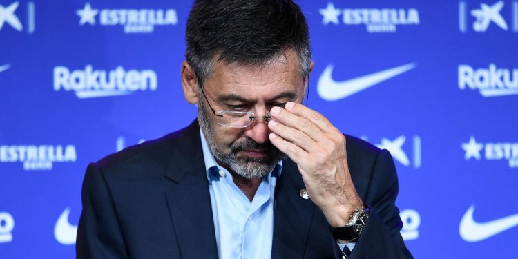 Barcelona president set to face vote of no confidence while Quique Setien sues club