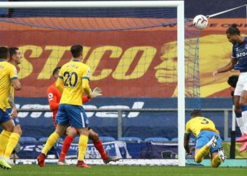 Calvert-Lewin scores again as Everton go top with win over Brighton