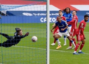 Everton fight back to hold Liverpool as late VAR offside denies champions winner