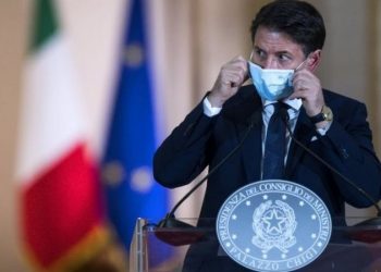 Covid-19: Italy tightens rules after coronavirus cases surge