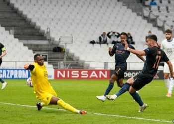 Man City cruise past Marseille to maintain winning start