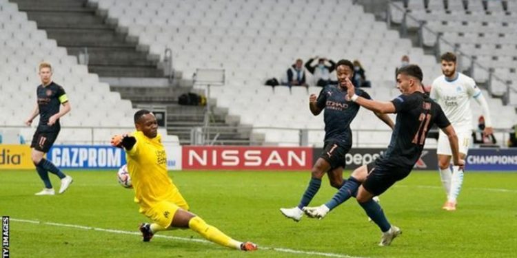 Man City cruise past Marseille to maintain winning start