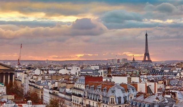 Coronavirus: France extends overnight curfew as cases surge