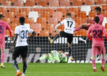 Soler scores hat-trick of penalties as Valencia thrash Real Madrid
