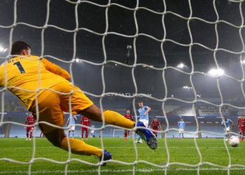 De Bruyne misses penalty as Man City and Liverpool draw