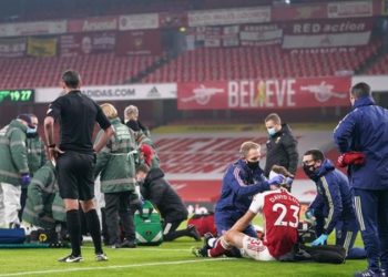 Wolves striker Raul Jimenez conscious in hospital after David Luiz head clash