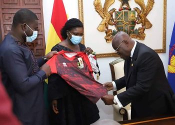 Kotoko management visit Nana Addo, gives him a jersey