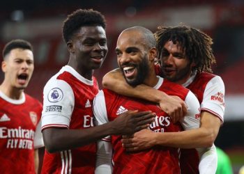 Arsenal wins their first game since 1 November by beating Chelsea 3-1