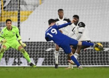 Chelsea beat 10-man Fulham
