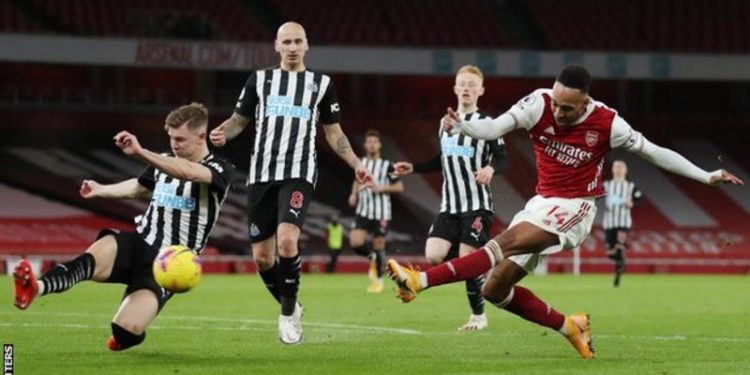 Aubameyang scores twice as Arsenal ease past Newcastle