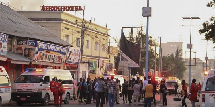 Somalia al-Shabab militants attack hotel in Mogadishu