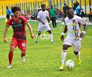 Two missed penalties ensure Super Clash end in goalless draw