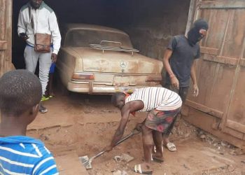 How a millionaire locked up Mercedes Benz for almost 40 years ‘because of Rawlings’