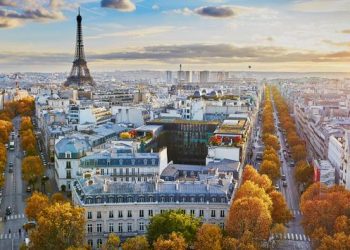 Covid: Paris lockdown as France fears ‘third wave’