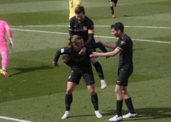Griezmann scores twice as Barcelona beat Villarreal