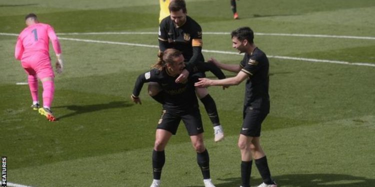 Griezmann scores twice as Barcelona beat Villarreal