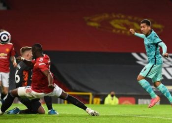 Man United beat Liverpool to boost top four hopes