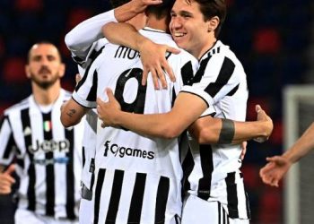 Juventus win to seal Champions League place